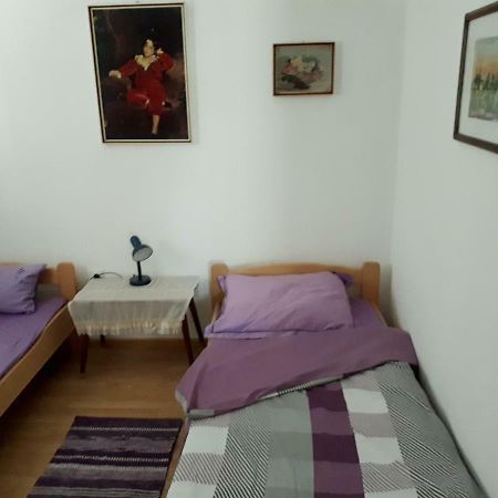 Apartman Fox พิโรวัซ ภายนอก รูปภาพ