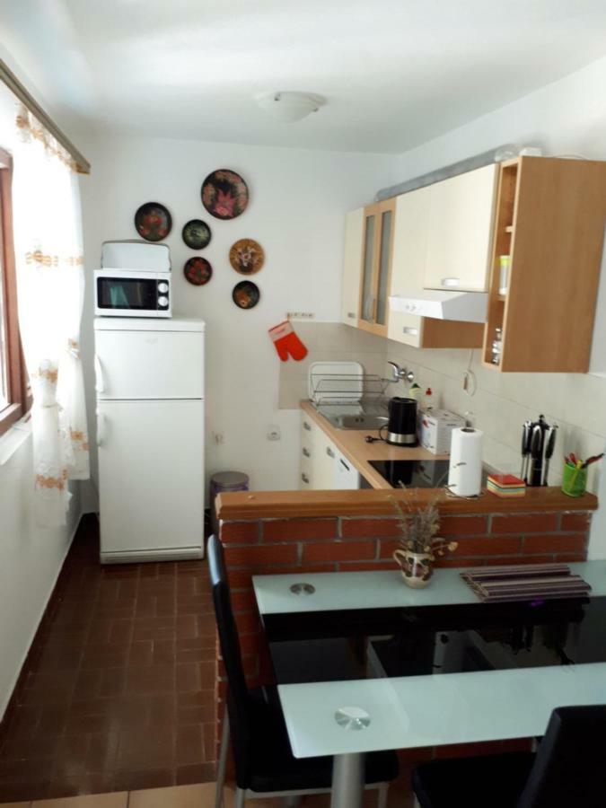 Apartman Fox พิโรวัซ ภายนอก รูปภาพ