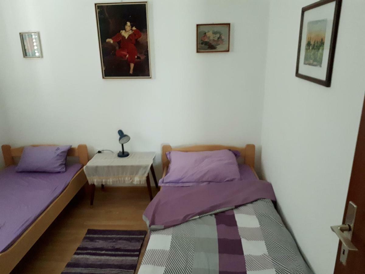 Apartman Fox พิโรวัซ ภายนอก รูปภาพ