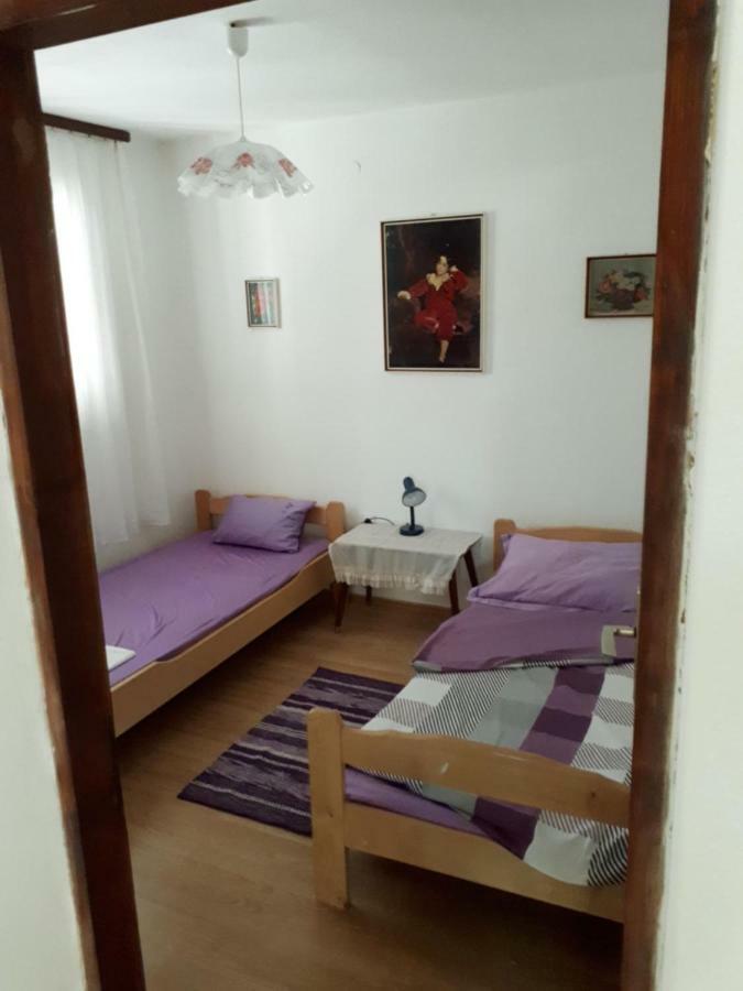 Apartman Fox พิโรวัซ ภายนอก รูปภาพ